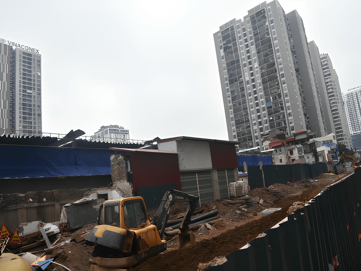 Đất méo hoặc bị che chắn gây hạn chế ánh sáng và công năng.