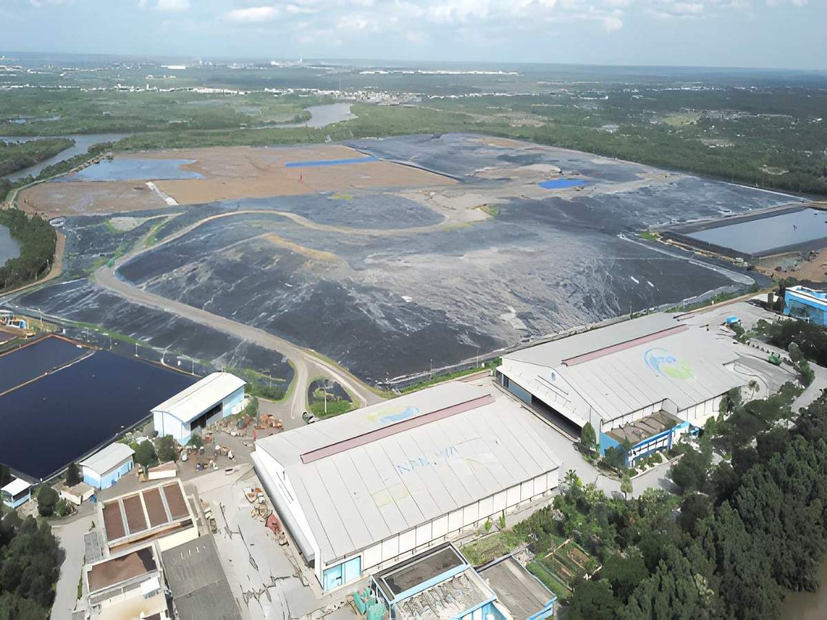 Vị trí gần khu ô nhiễm hoặc nhạy cảm ảnh hưởng môi trường sống.