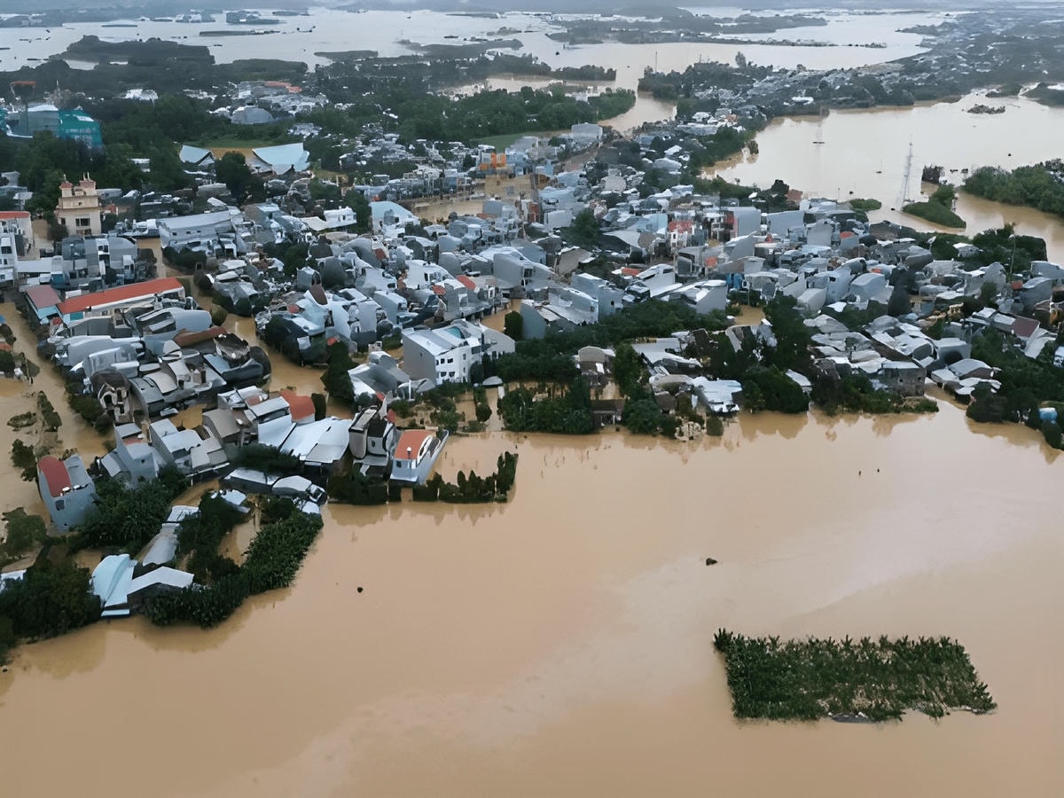 Vị trí cuối hẻm hoặc thấp trũng dễ bí khí và ngập nước.
