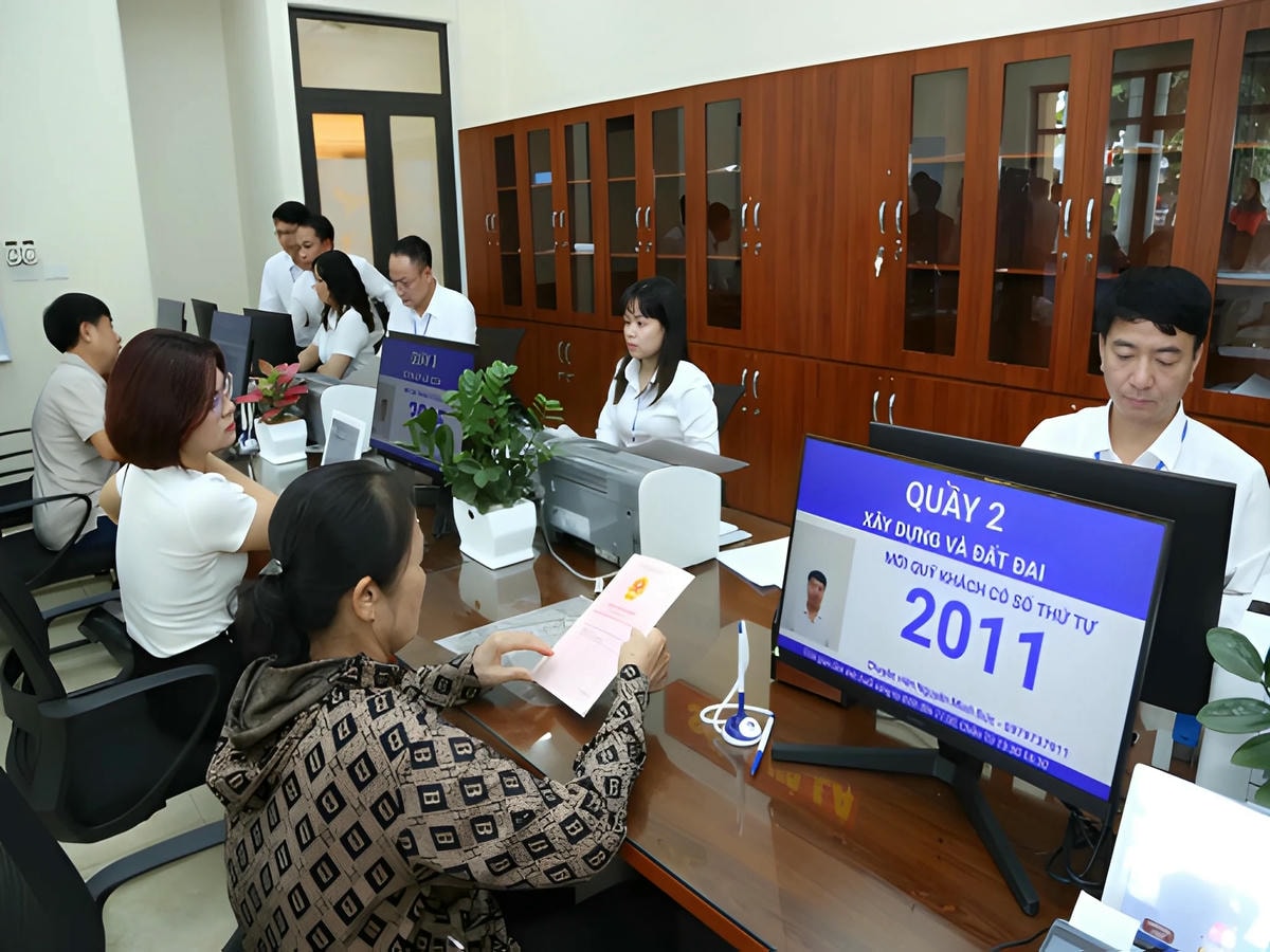 Hoàn tất nghĩa vụ thuế và sang tên sau khi công chứng.