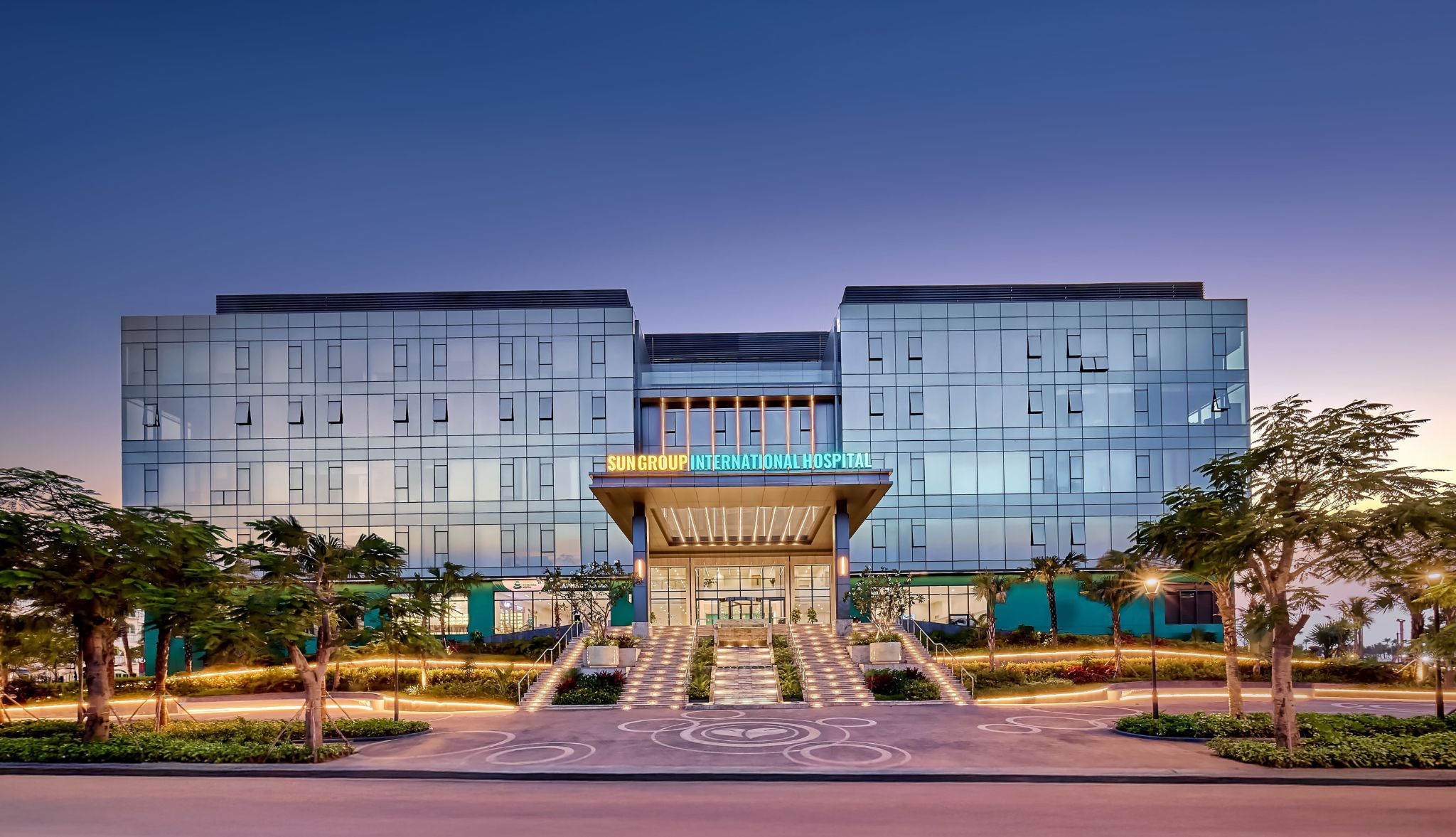 Tọa lạc tại trung tâm phường An Thới, liền kề tổ hợp các công trình trọng điểm phục vụ APEC 2027, Bệnh viện Mặt Trời Phú Quốc có quy mô 10.000 m².