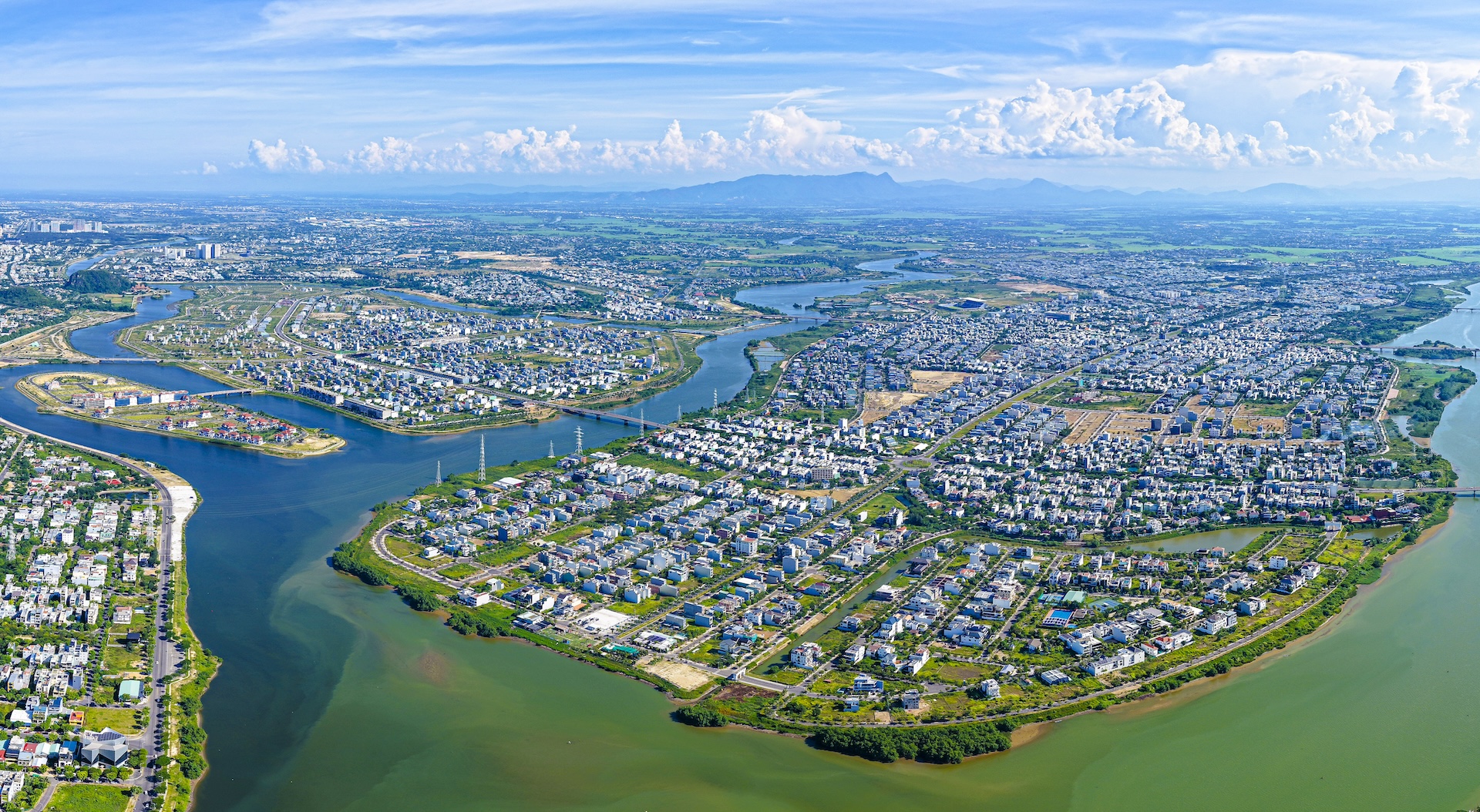 Vị thế "tụ thuỷ" tại Hòa Quý - Hòa Xuân không chỉ mang lại cảnh quan xanh mát mà còn là yếu tố giúp tài sản gia tăng giá trị trong tương lai