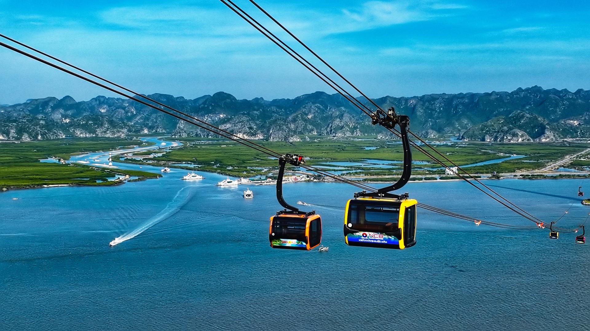 Tuyến cáp treo Cát Hải - Phù Long – một trong những điểm nhấn về hạ tầng giao thông xanh tại Cát Bà. Ảnh: Ánh Dương.