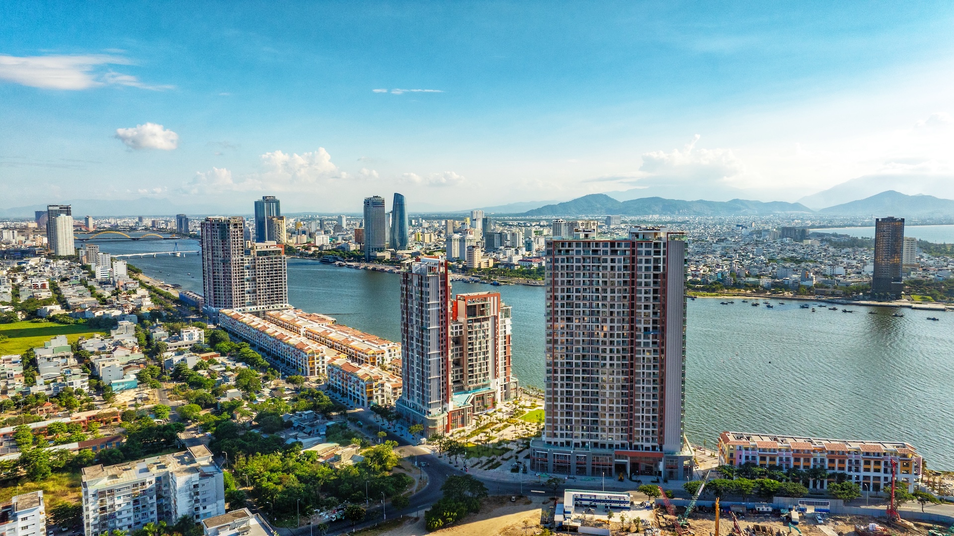 Vị trí đắc địa mặt sông Hàn của Sun Symphony Residence - bảo chứng cho tiềm năng vận hành lưu trú.