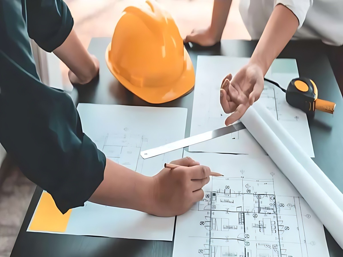 Kiểm tra kỹ điều khoản hợp đồng giúp bảo vệ quyền lợi và tài chính của chủ nhà.