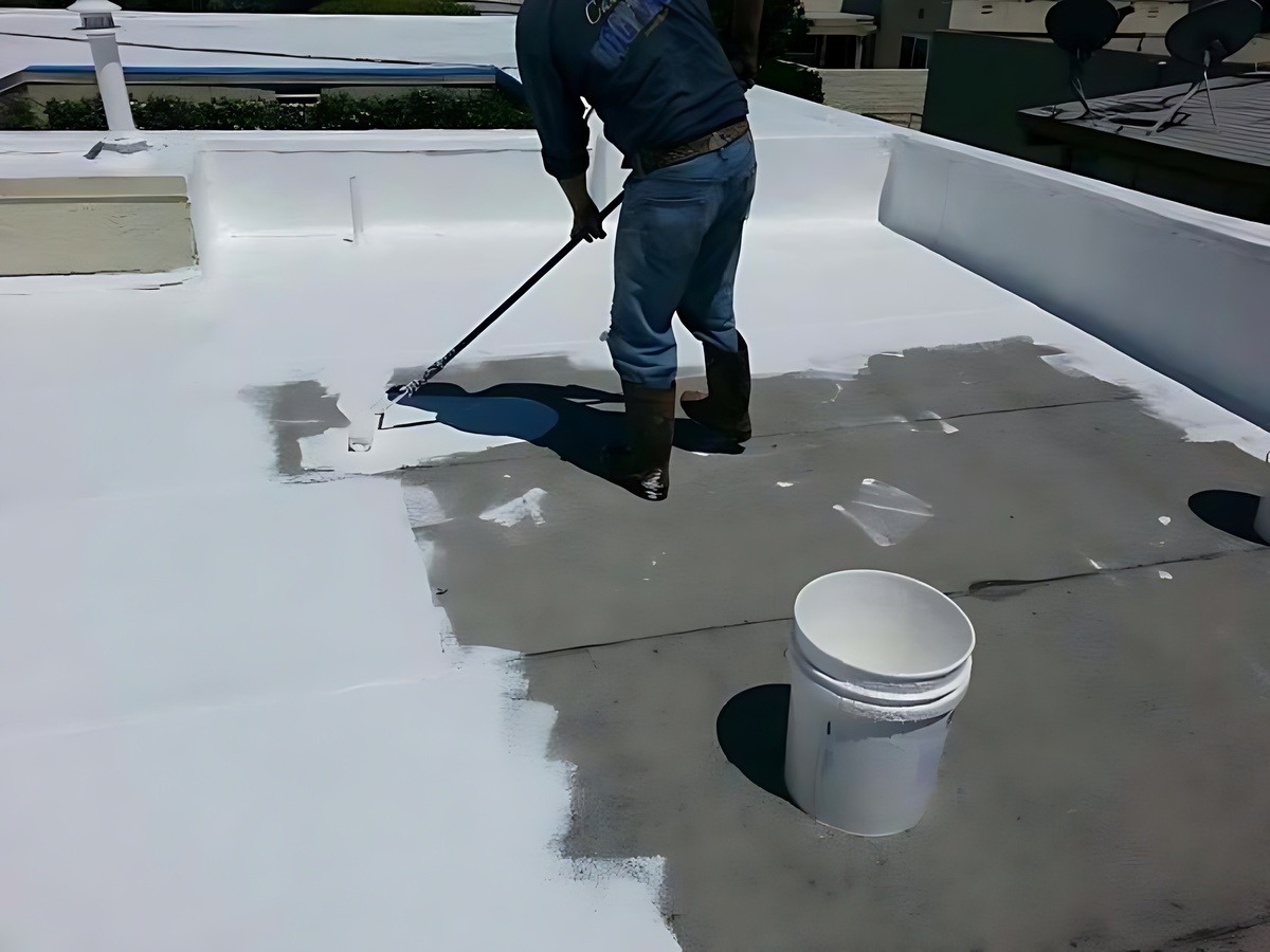 Các vết nứt và lỗi kỹ thuật thi công là nguyên nhân chính gây thấm tường.