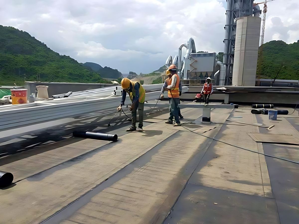 Lựa chọn đúng vật liệu chống thấm giúp tăng độ bền và tối ưu chi phí sửa chữa.