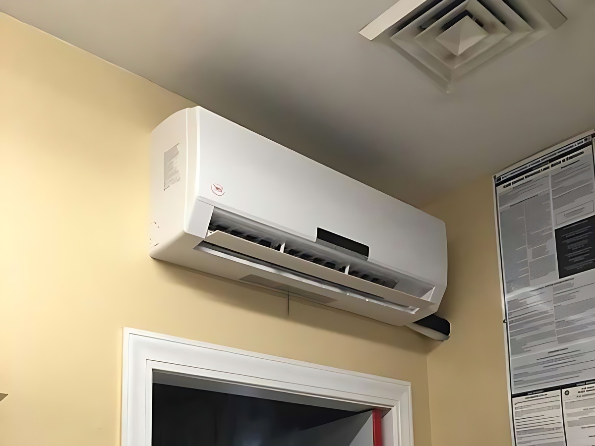 Lắp đặt máy lạnh đúng quy chuẩn kỹ thuật giúp tối ưu đối lưu và hiệu suất năng lượng.