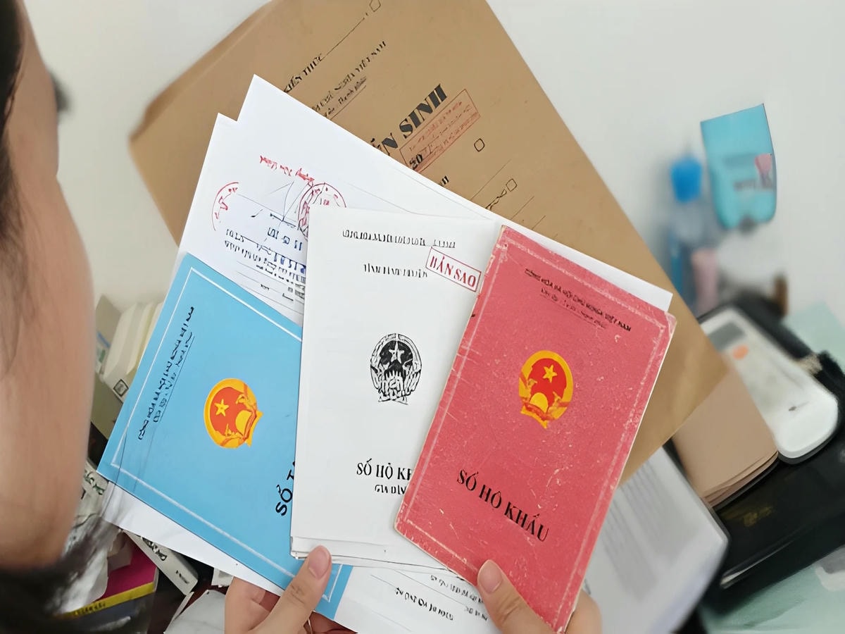 Bên bán cần chuẩn bị sổ đỏ bản gốc và giấy tờ nhân thân hợp lệ.