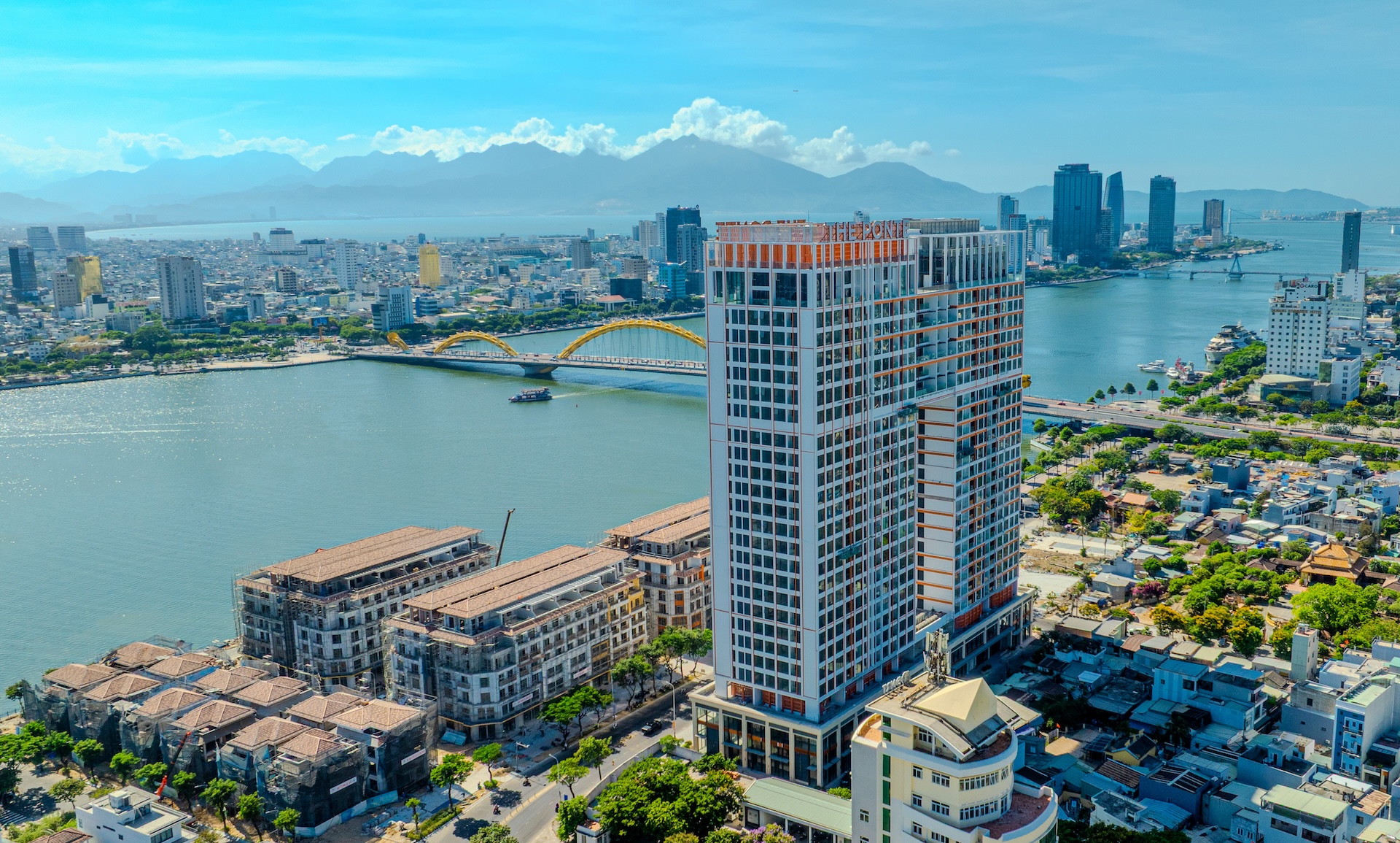 Bàn giao đúng dịp lễ hội pháo hoa, cư dân Sun Ponte Residence đón đặc quyền hiếm có