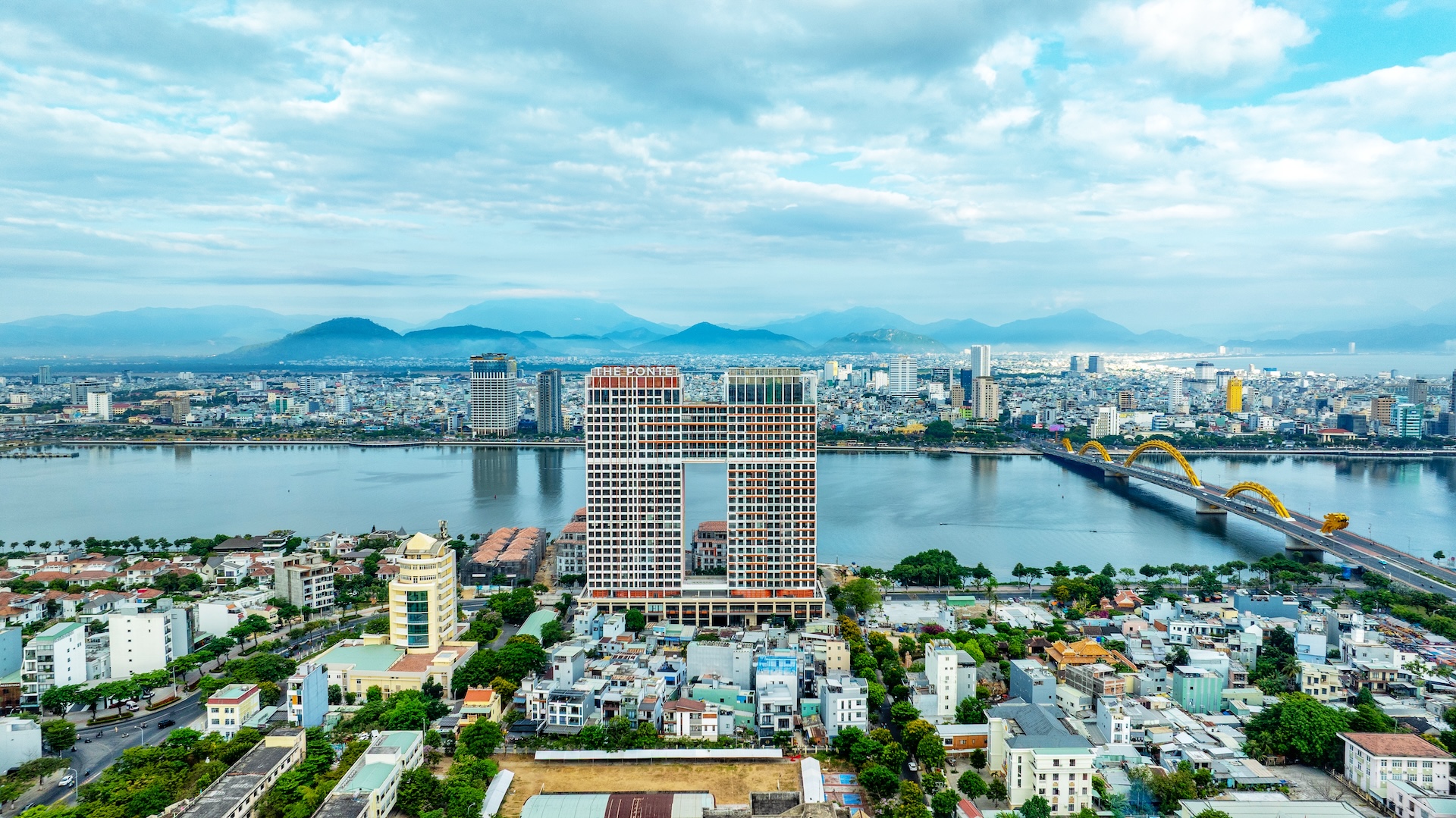 Bàn giao đúng dịp lễ hội pháo hoa, cư dân Sun Ponte Residence đón đặc quyền hiếm có
