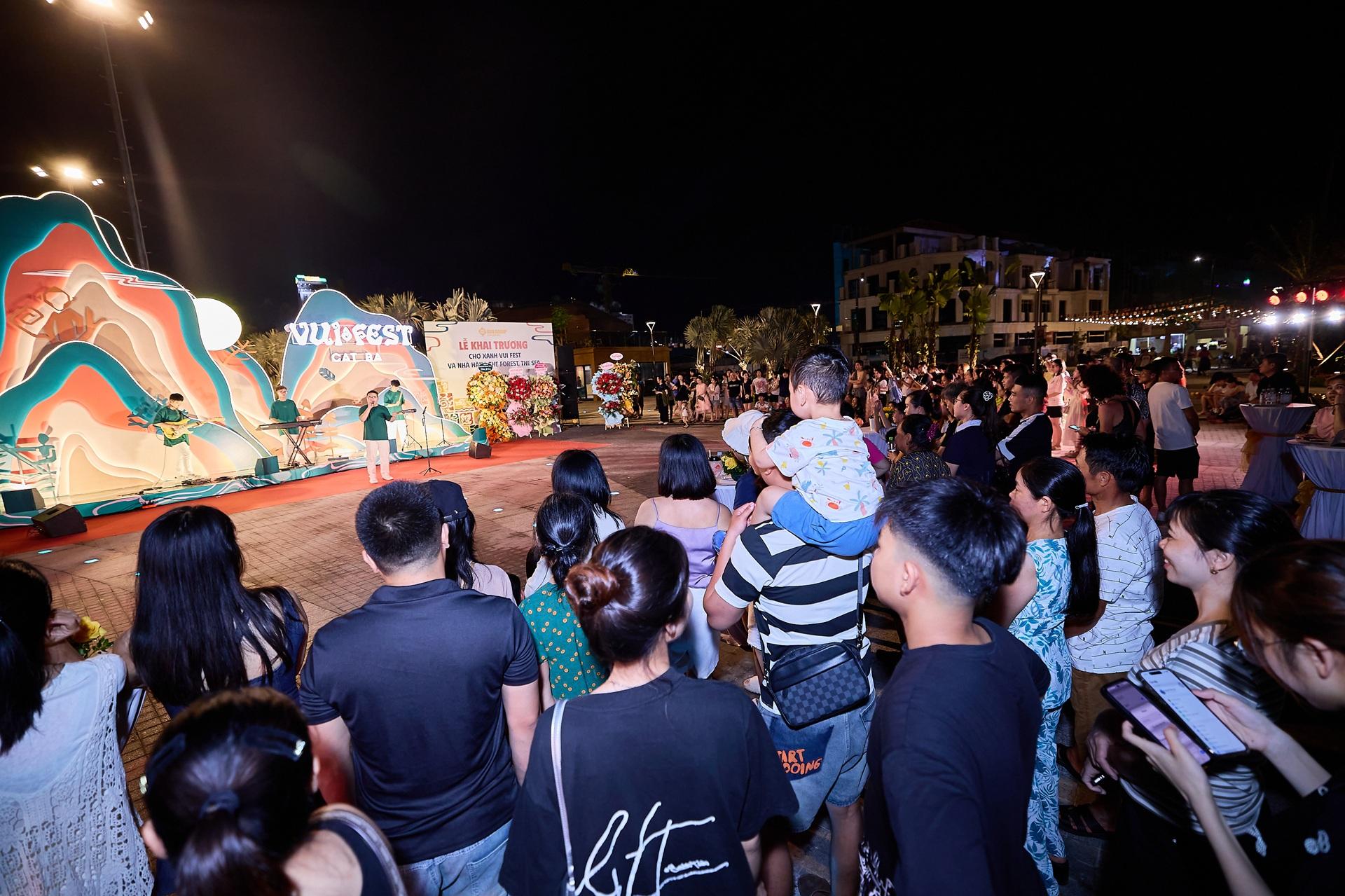 Không khí sôi động tại chợ đêm VUI-Fest.