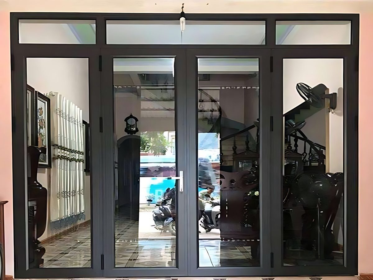 Mẫu cửa nhôm kính cách âm hiện đại cho nhà phố và chung cư.