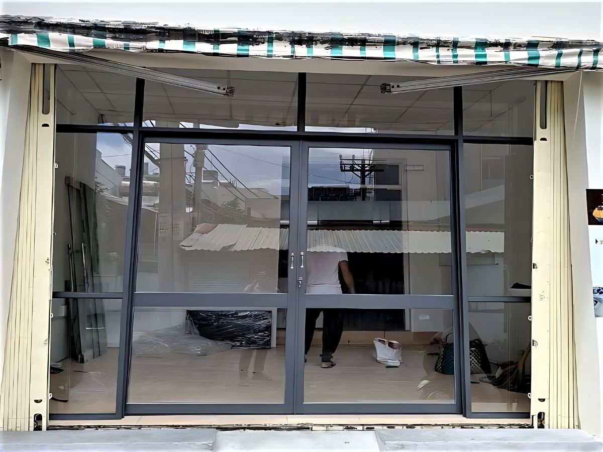 Lắp đặt cửa nhôm kính cách âm chuẩn kỹ thuật cho công trình hiện đại.