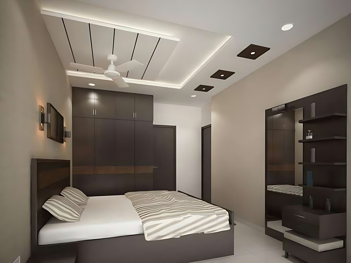 Trần phẳng kết hợp ánh sáng vàng giúp phòng ngủ thư giãn và cải thiện giấc ngủ.