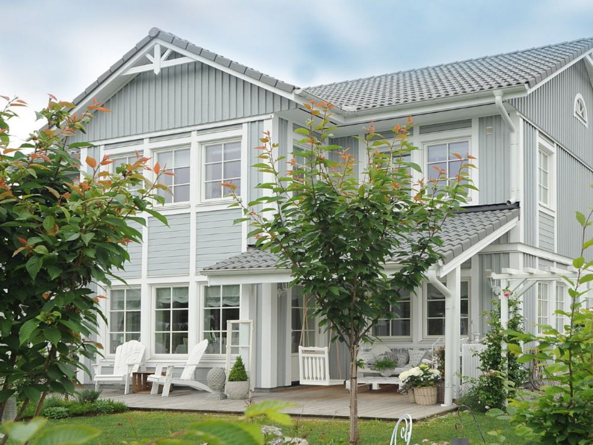 Người tuổi Bính Ngọ sinh năm 1966 thuộc ngũ hành Thiên Hà Thủy.