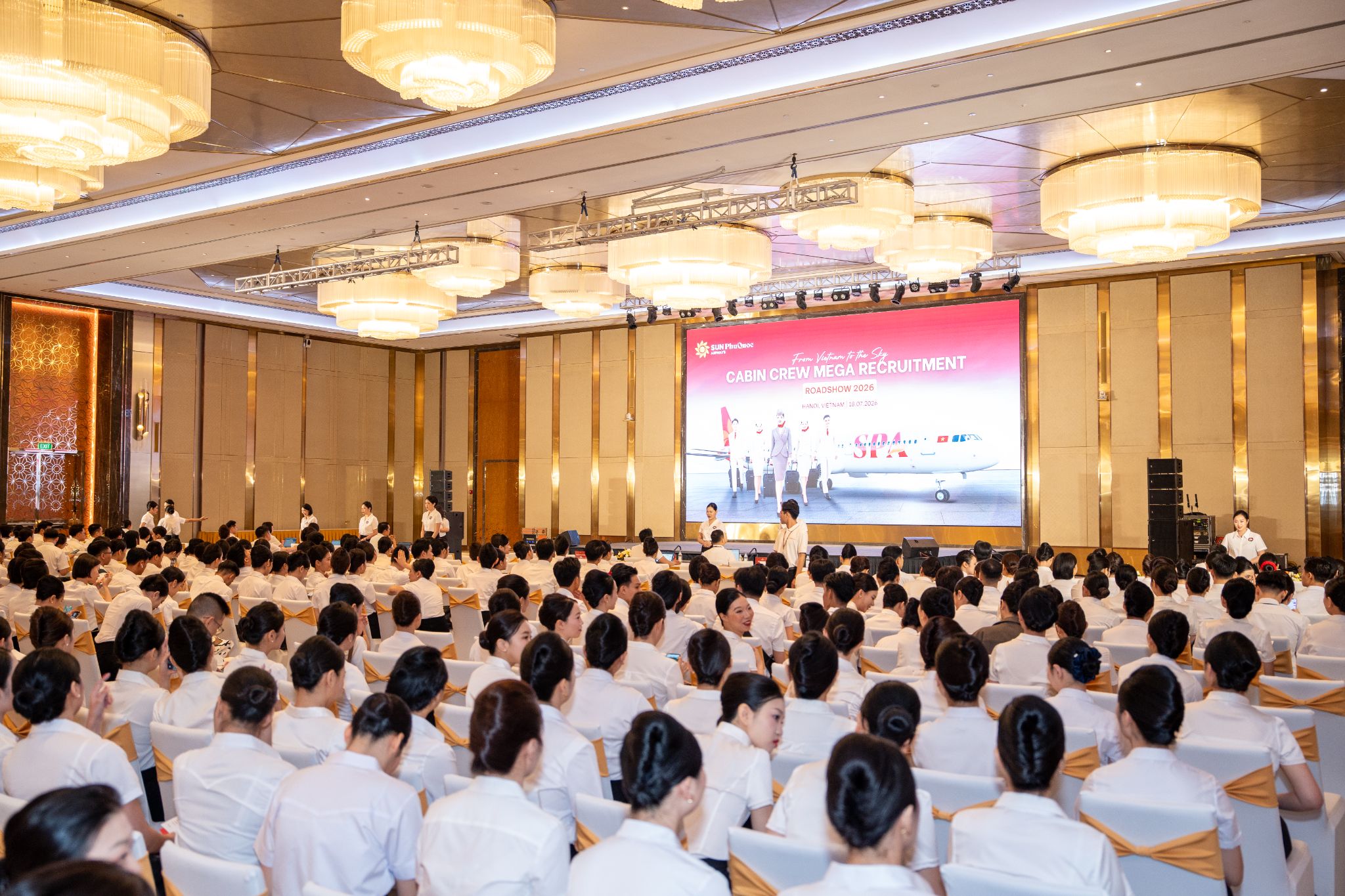 Cabin Crew Mega Recruitment Roadshow 2026 được tổ chức chuyên nghiệp và chu đáo, thu hút đông đảo ứng viên trong nước và quốc tế
