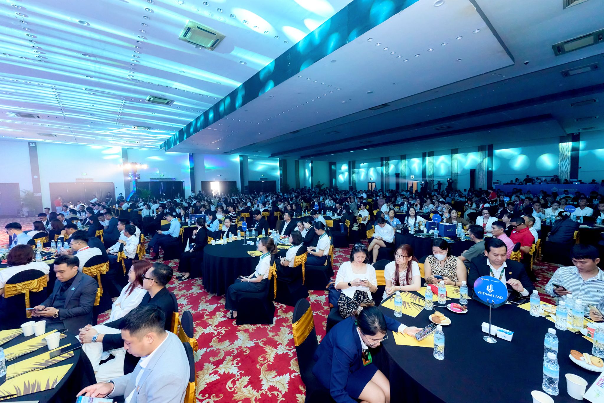 Gần 800 khách mời tham dự lễ ra mắt tòa tháp The Fest 2 với chủ đề “Tâm mạch lễ hội - Nhịp đập phồn vinh”.