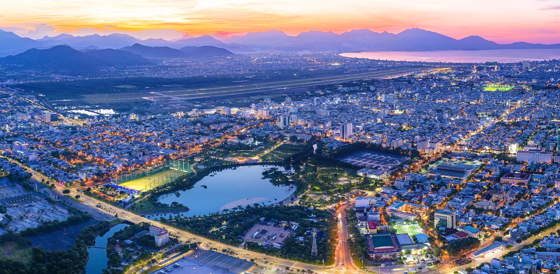 Sở hữu hạ tầng kết nối hiện đại và cảnh quan sinh thái, Nam trung tâm Đà Nẵng đang trở thành "phễu" hút dòng người và dòng tiền. Ảnh: Ánh Dương.
