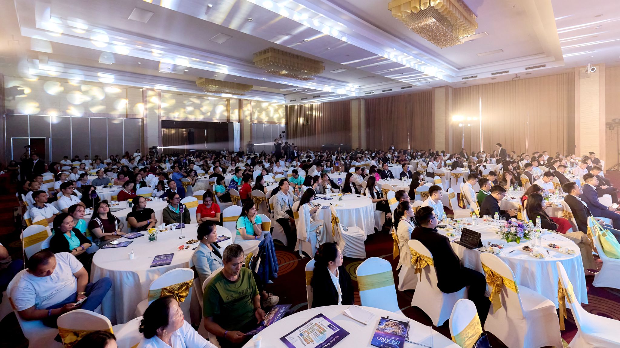 Sự kiện ra mắt tháp The Fest 2 tại Buôn Ma Thuột quy tụ gần 800 khách mời.