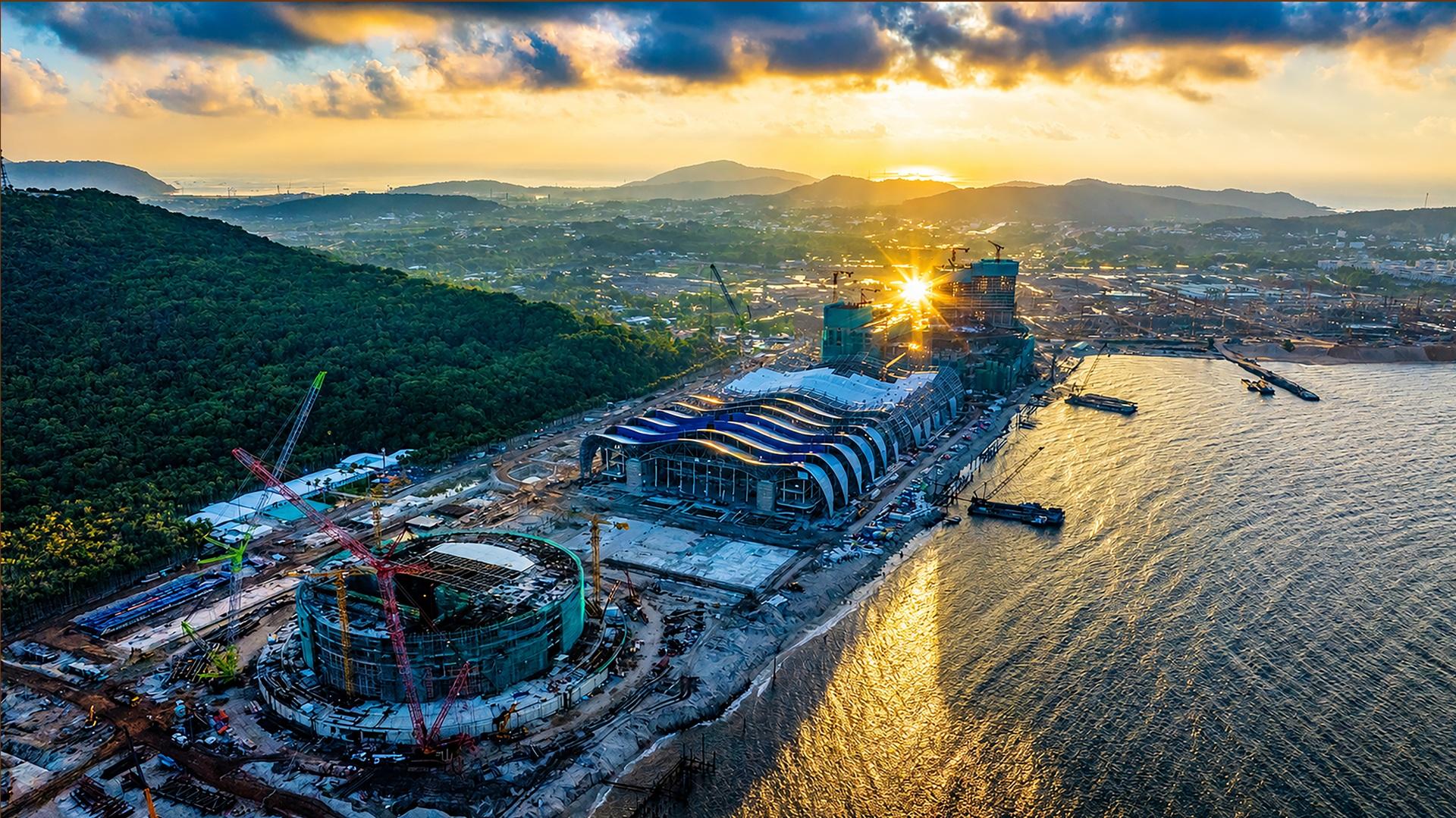 Hơn 17.000 lao động đang làm việc tại các dự án trọng điểm phục vụ APEC 2027. Ảnh: Ánh Dương.