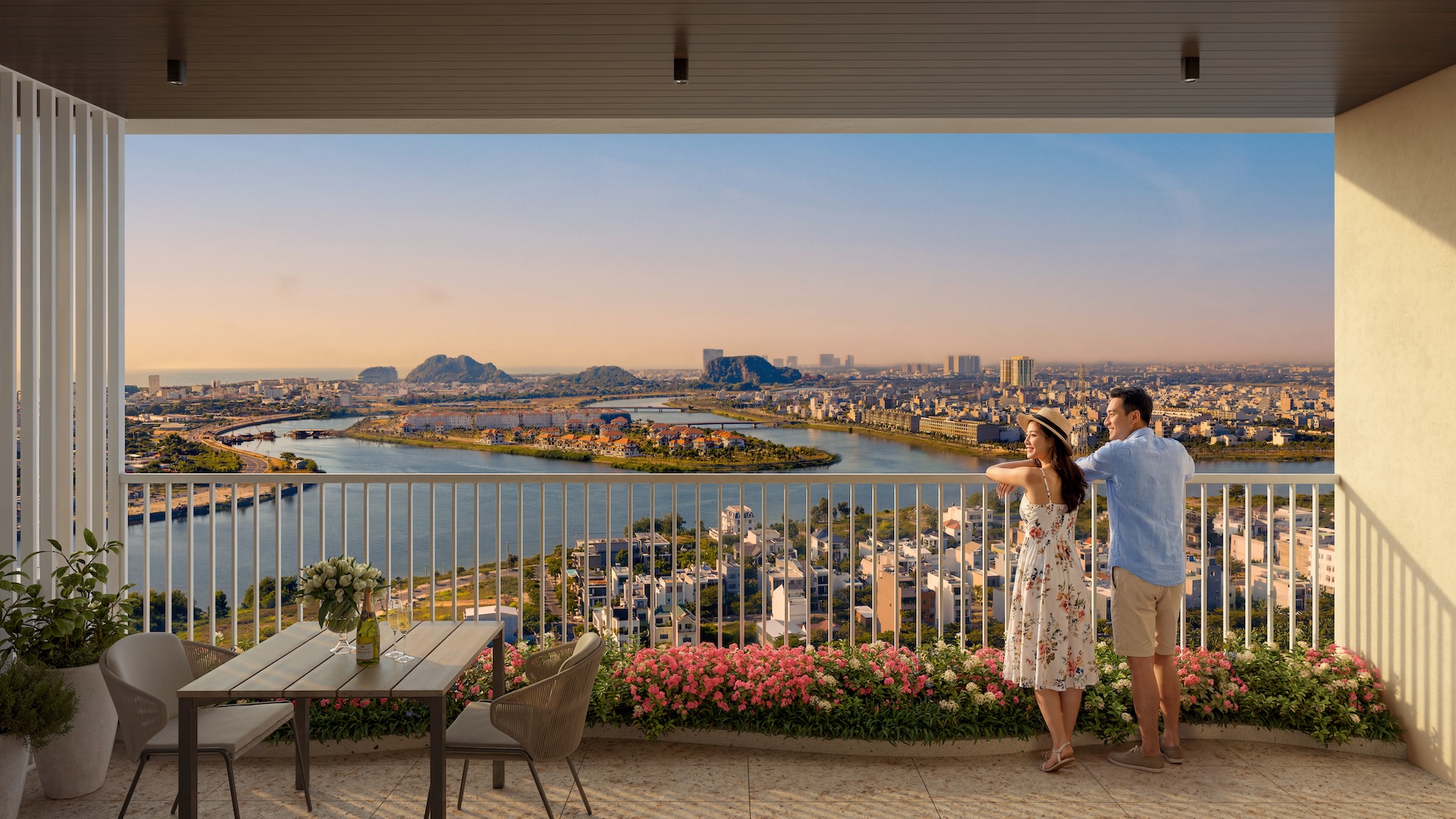 Từ ban công penthouse của các tổ hợp căn hộ Sun Group, cư dân thu trọn vẻ đẹp giao hòa của sông, núi và biển Đà Nẵng. Ảnh minh họa. Nguồn ảnh: Sun Property.