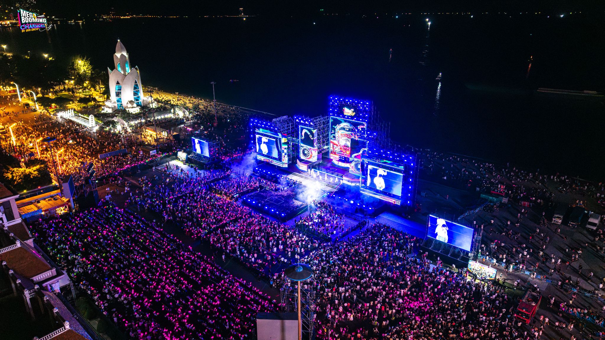 Đại nhạc hội Mega Booming - Charmora City tại Nha Trang tháng 6 vừa qua thu hút gần 30.000 khán giả.