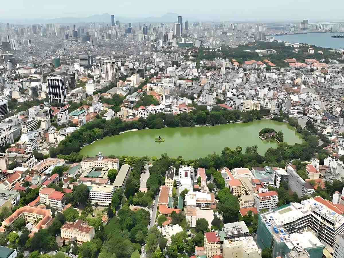 Toàn cảnh thị trường bất động sản trung tâm và ven đô năm 2026 đầy sôi động.