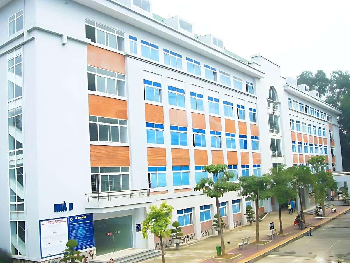 Trung tâm thương mại kết nối thuận tiện đến trường học và văn phòng.