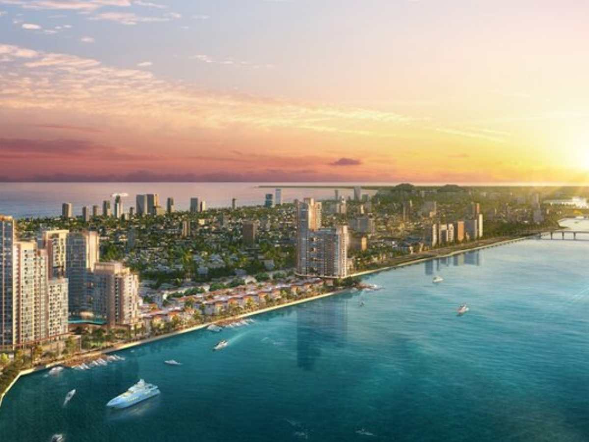 Người mua cân nhắc tài chính khi chọn nhà phố cũ hoặc căn hộ.