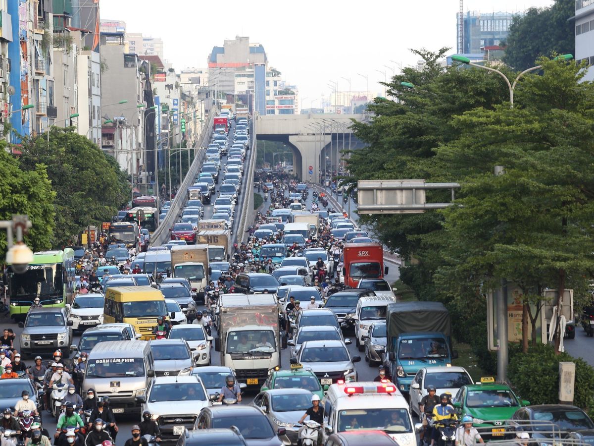 Áp lực dân số, ùn tắc giao thông và quỹ đất hạn chế đang thúc đẩy xu hướng dịch chuyển khỏi khu vực nội đô.