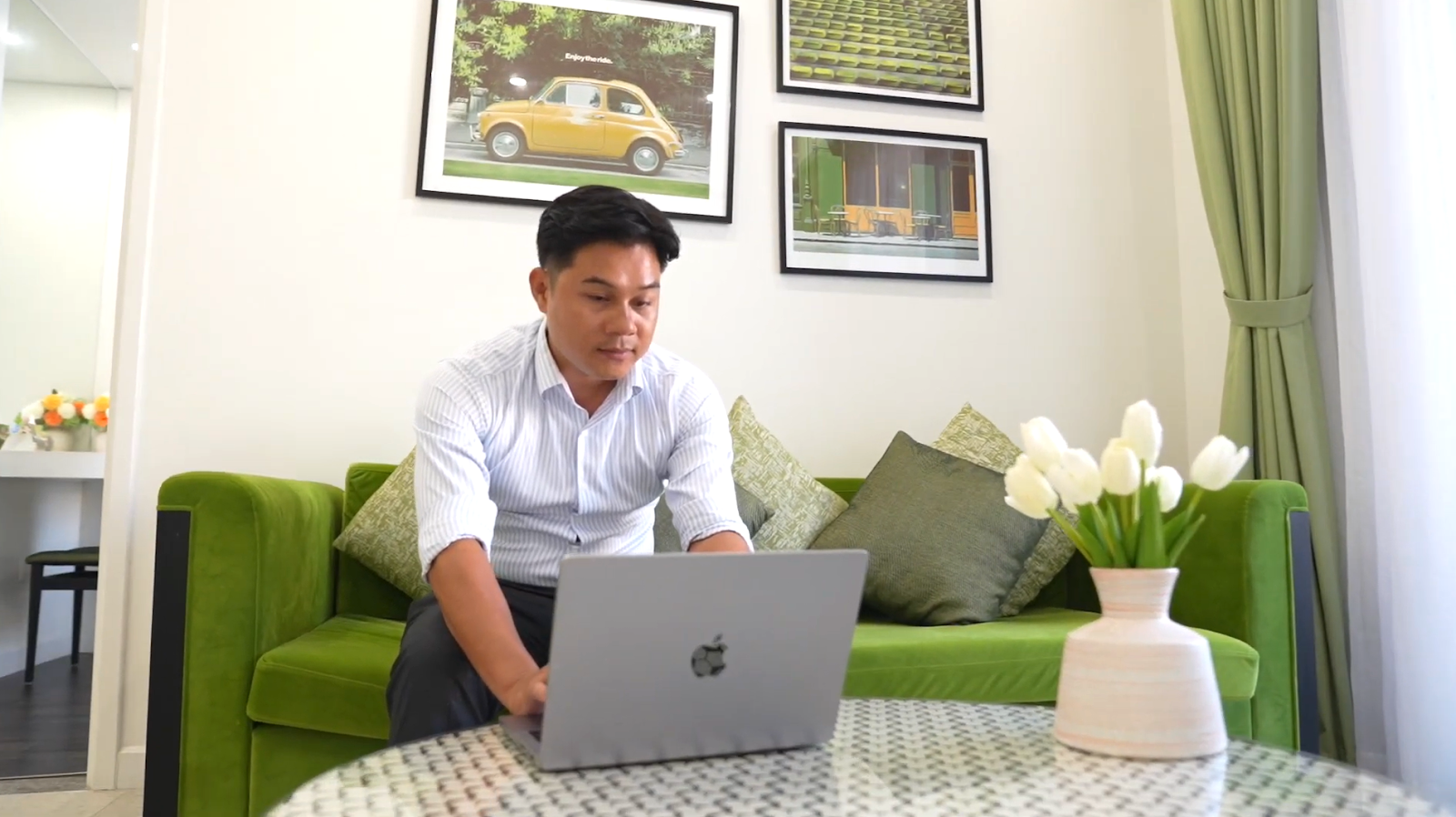 Anh Nguyễn Công Tuấn, đại diện đơn vị vận hành căn hộ dự án Sun Grand City Hillside Residence. Ảnh: Ánh Dương.