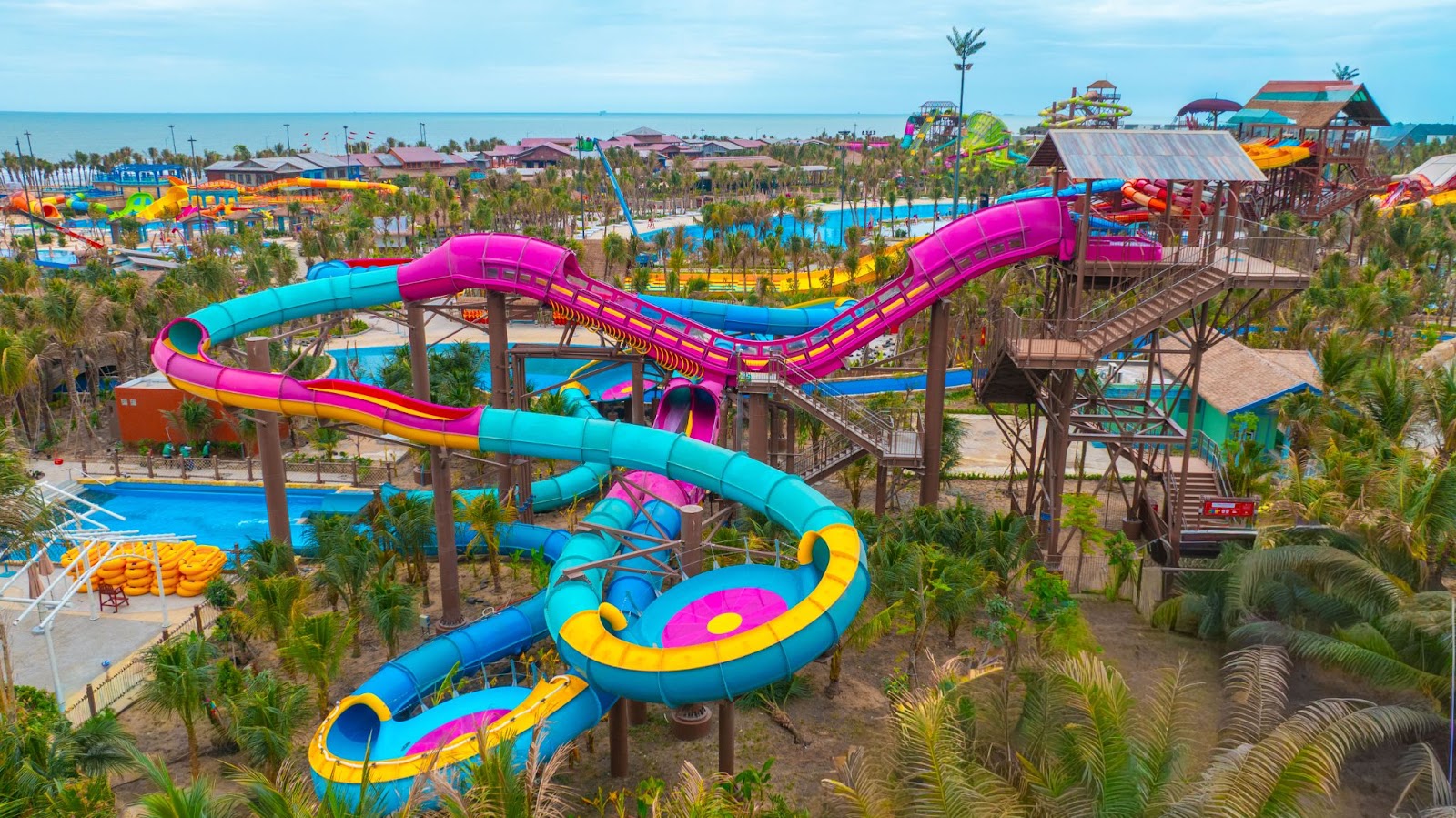 Công viên với hệ thống đường trượt hiện đại vừa xác lập 2 kỷ lục thế giới.