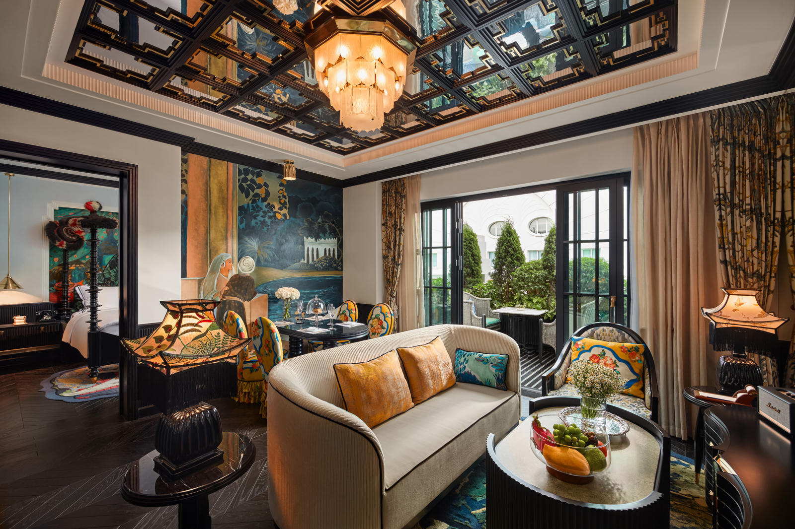 Không gian đầy tính nghệ thuật và sự xa hoa được thể hiện qua từng chi tiết