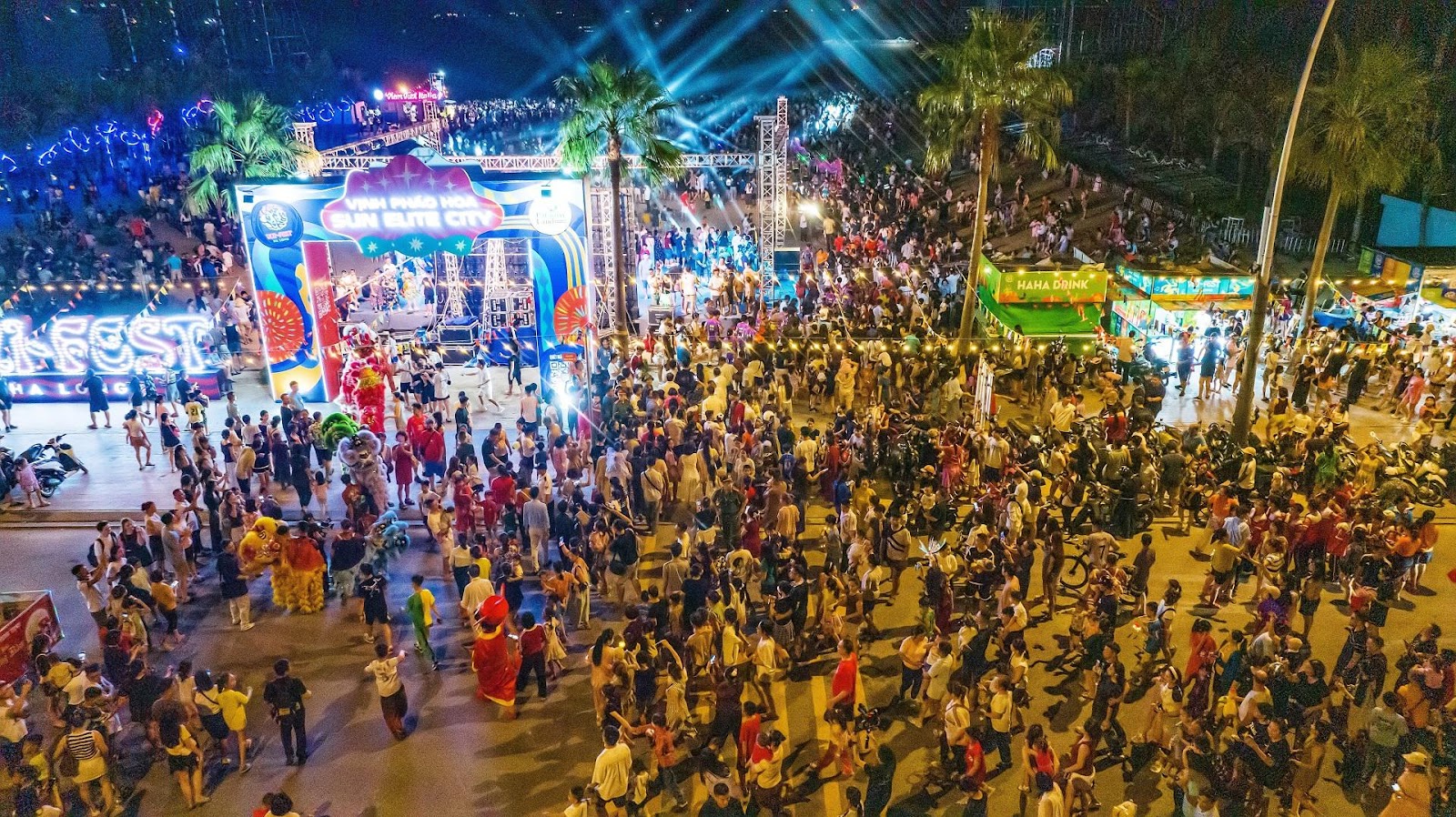 Bầu không khí lễ hội được ghi nhận tại chợ đêm VUI-Fest. Ảnh: Ánh Dương.
