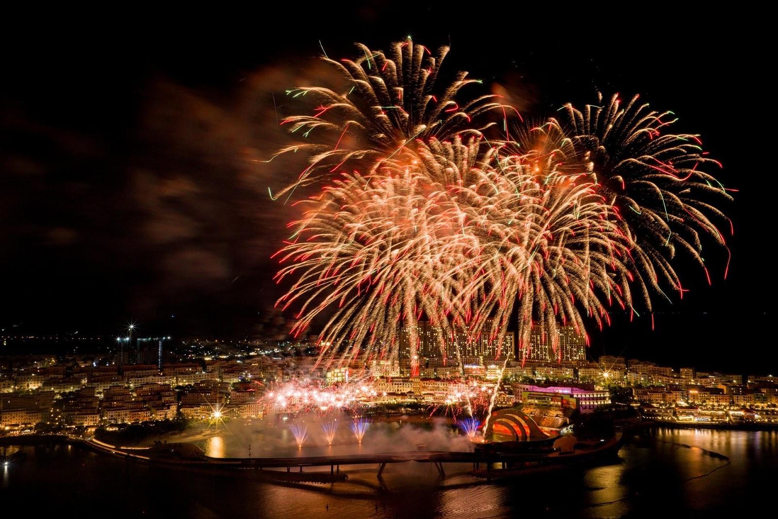 “Bữa tiệc” pháo hoa trong show diễn đình đám Kiss Of The Sea