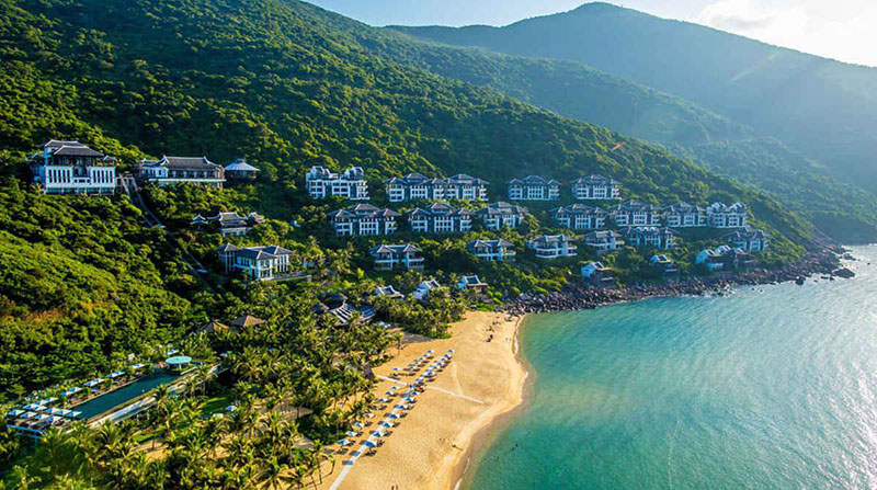 InterContinental Danang Sun Peninsula Resort là khu nghỉ dưỡng biển độc đáo nằm trên bán đảo Sơn Trà