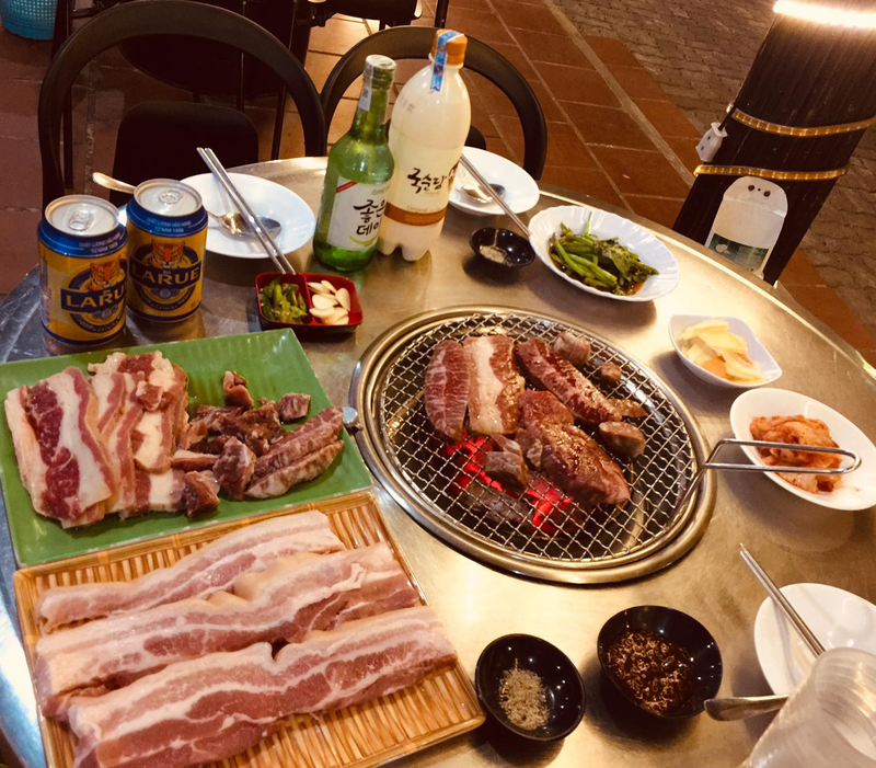 Thịt nướng tại Heo nướng BBQ sẽ được nướng một lần trước khi đem ra cho khách