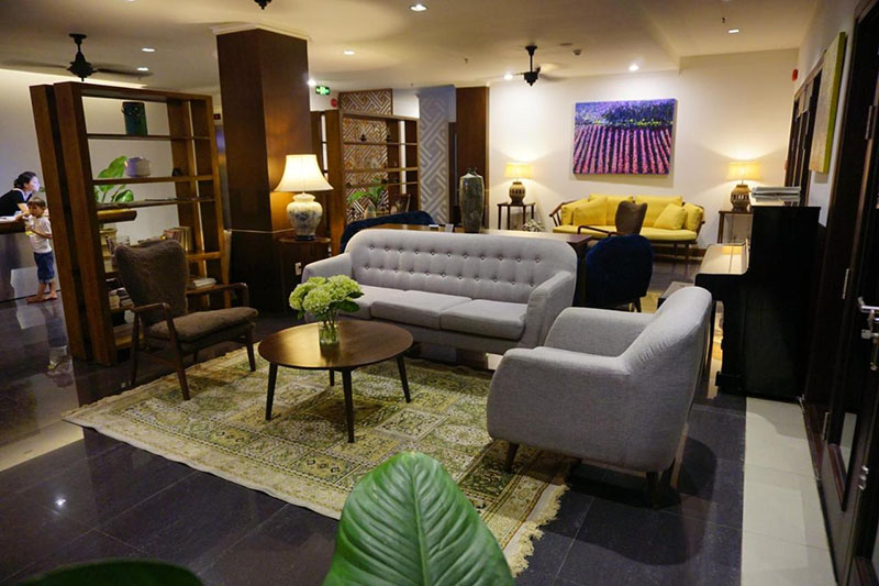 Lobby của khách sạn Dan Oasis được bày trí gọn gàng, đẹp mắt