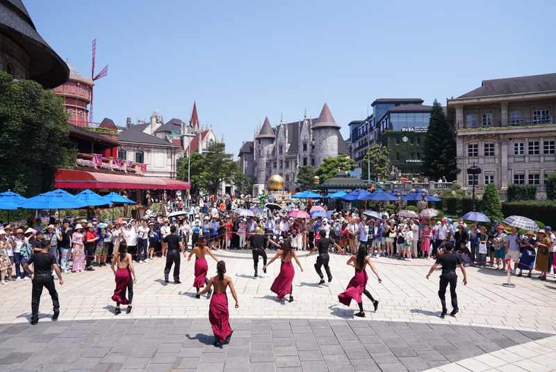 Giá vé Sun World Ba Na Hills đã bao gồm cáp treo khứ hồi và chi phí vui chơi tại đa số hoạt động ở Ba Na Hills