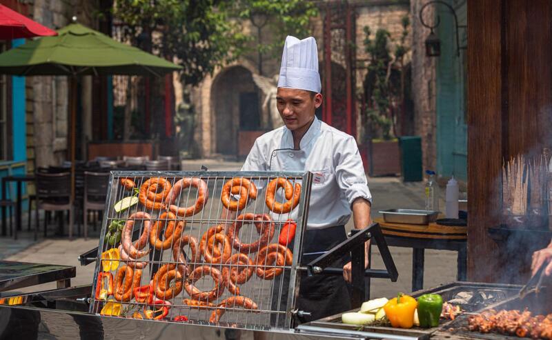 Đến Ba Na Hills đừng quên thưởng thức món xúc xích Bà Nà trứ danh nhé!