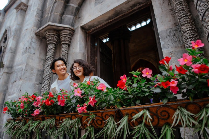 Nếu đi trong ngày, du khách cũng có thể thuê các khách sạn gần Ba Na Hills để tiết kiệm thời gian di chuyển