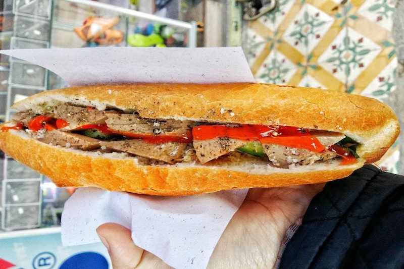 Món bánh mì chả nổi tiếng tại Đà Nẵng