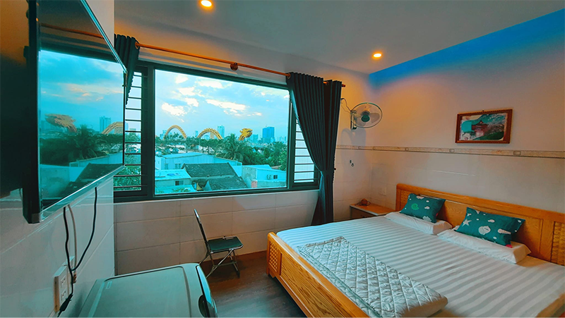 View của hầu hết các phòng ở Sena House Homestay đều nhìn trọn vẹn được cầu Rồng  (Nguồn: Fanpage Sena Homestay)