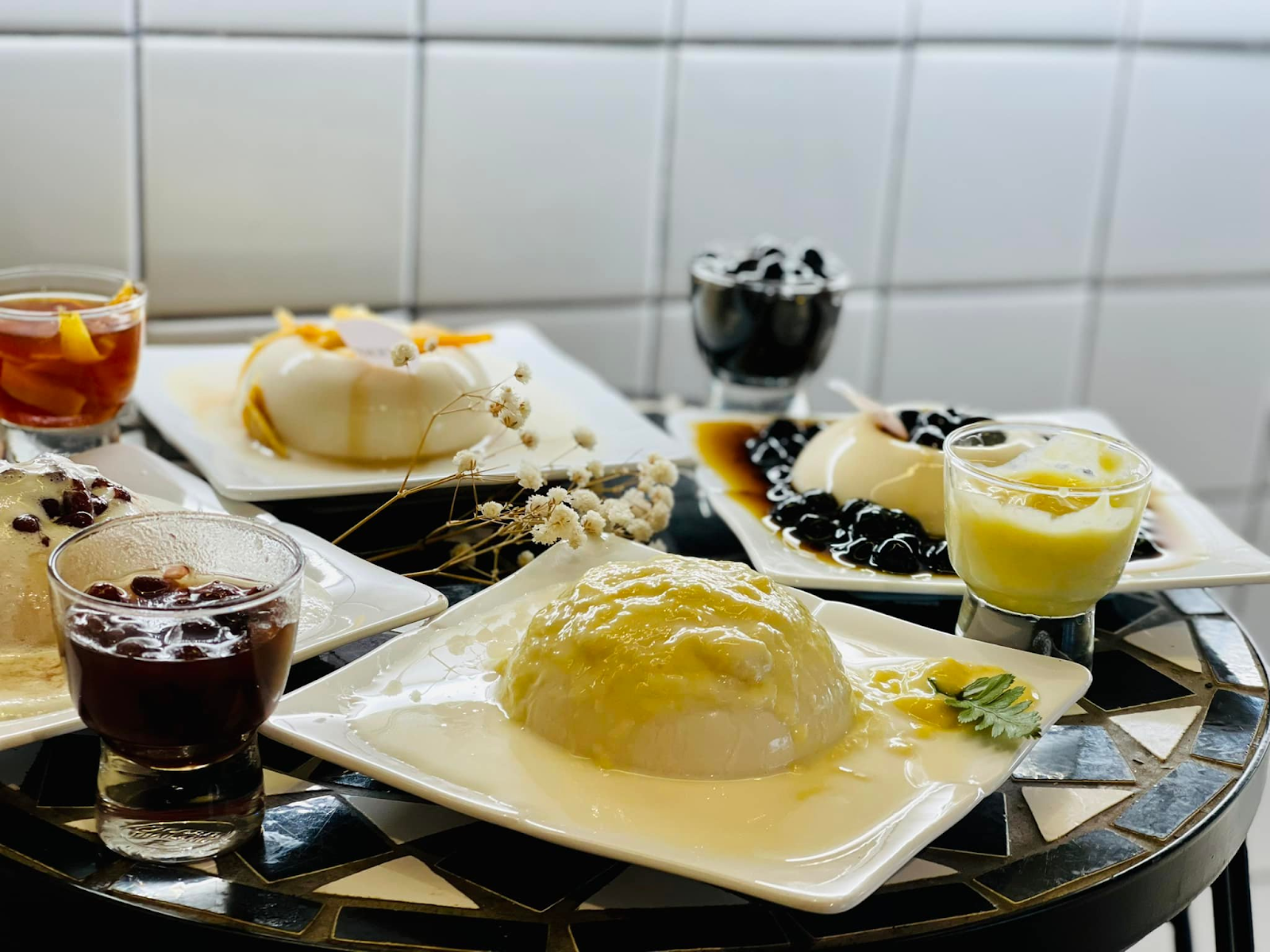 Cherish rất đa dạng về đồ uống và các món tráng miệng nhẹ như các món bánh ngọt (Nguồn: Cherish coffee & desserts)