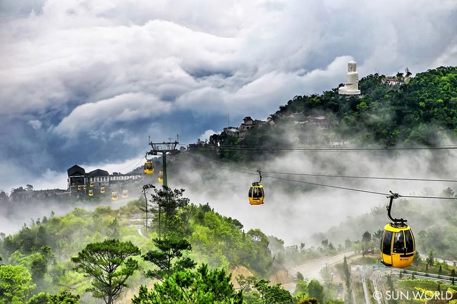 Cáp treo Sun World Ba Na Hills thiết đãi bức tranh phong cảnh chốn thần tiên đỉnh núi Bà Nà