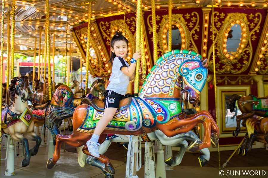 Vòng xoay ngựa gỗ cầu kỳ Festival Carousel