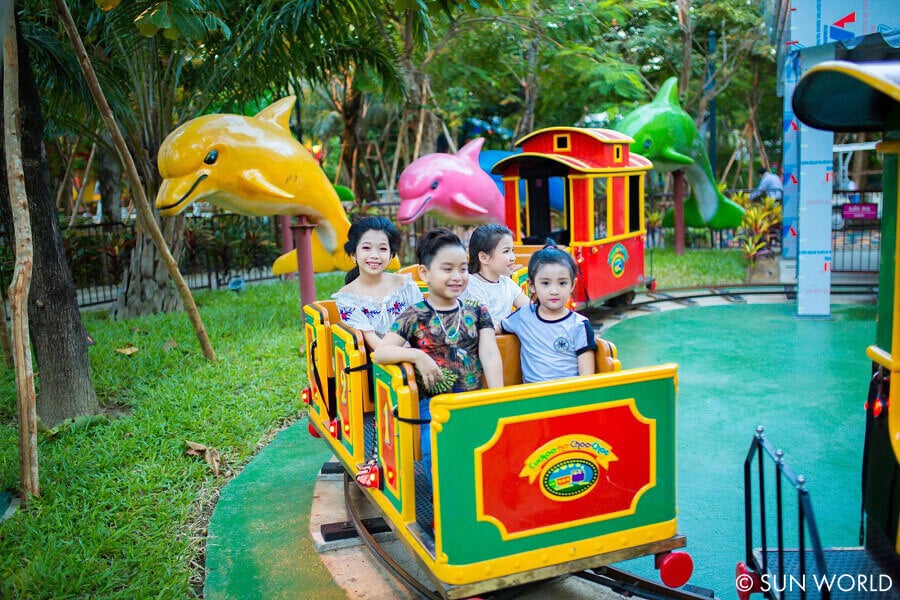 Đoàn tàu hơi nước vui nhộn Happy Choo Choo