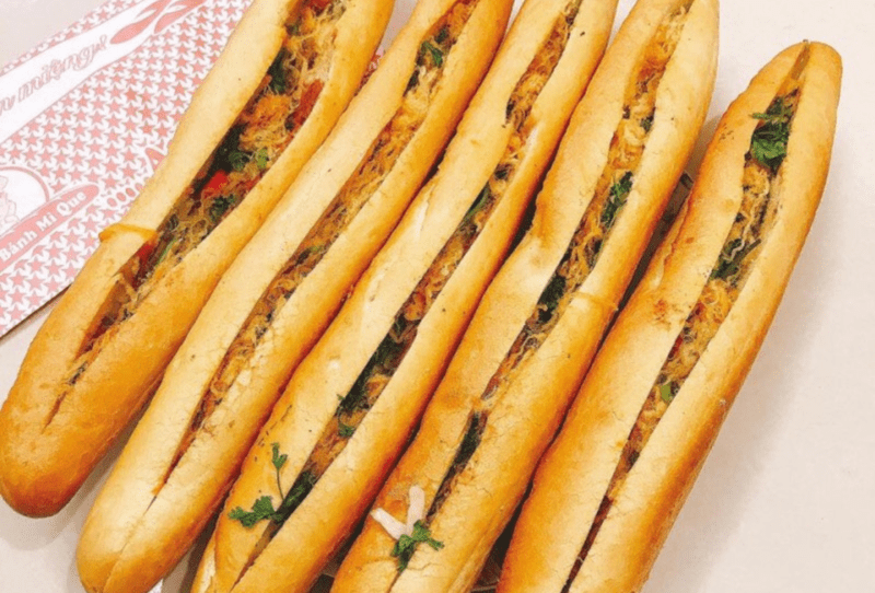 Bánh mì Tứ Hải một trong những thương hiệu bánh mì que nổi tiếng nhất Đà Nẵng