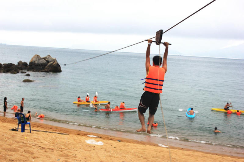 trượt zipline thú vị chỉ có tại Bãi Cát Vàng Đà Nẵng